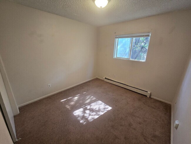 Building Photo - 4740 Scenic Cir