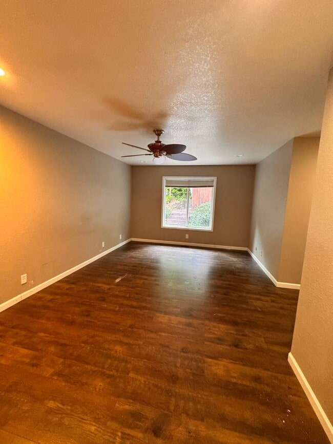 Building Photo - 1327 NW Vallejo St