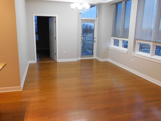 Building Photo - 6000 N Cicero Ave