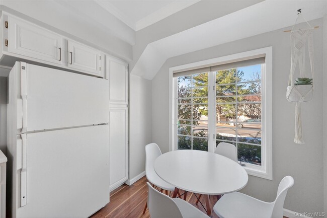 Building Photo - 90 Roundtree Ct