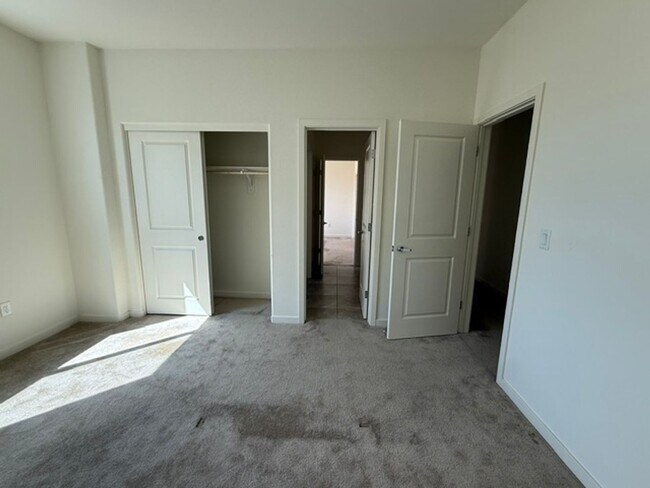 Building Photo - Charming Sun Valley Home with Generous Yard