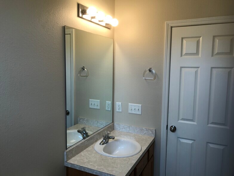 Building Photo - 213 Antigua Pl