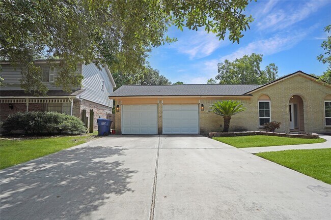 Building Photo - 17119 Mellow Ridge Dr