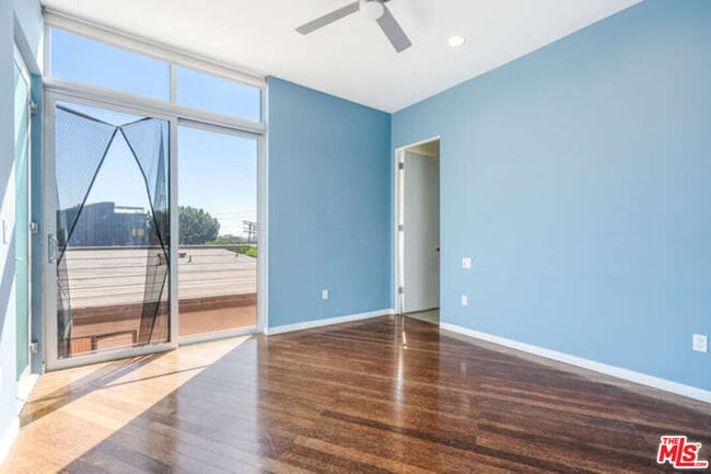 Building Photo - 2452 Penmar Ave