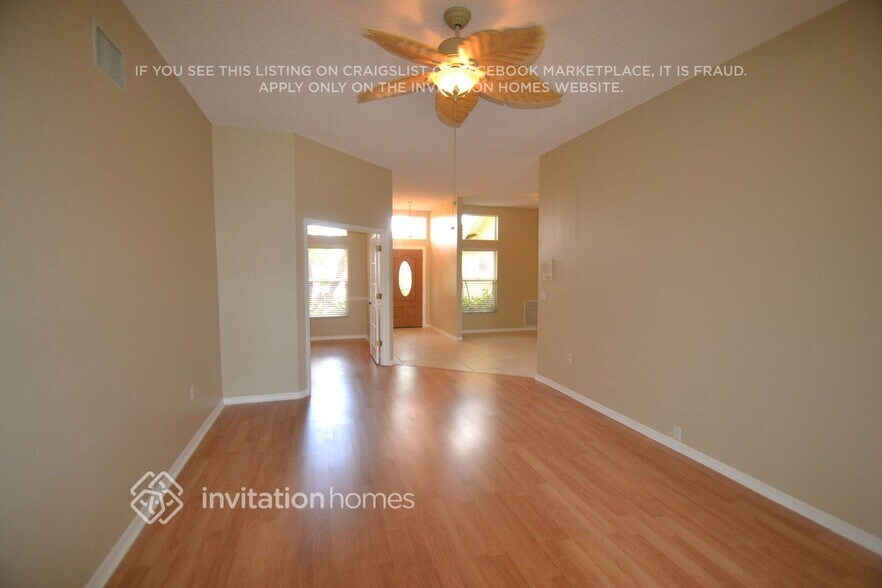 Building Photo - 3613 71st Terrace E