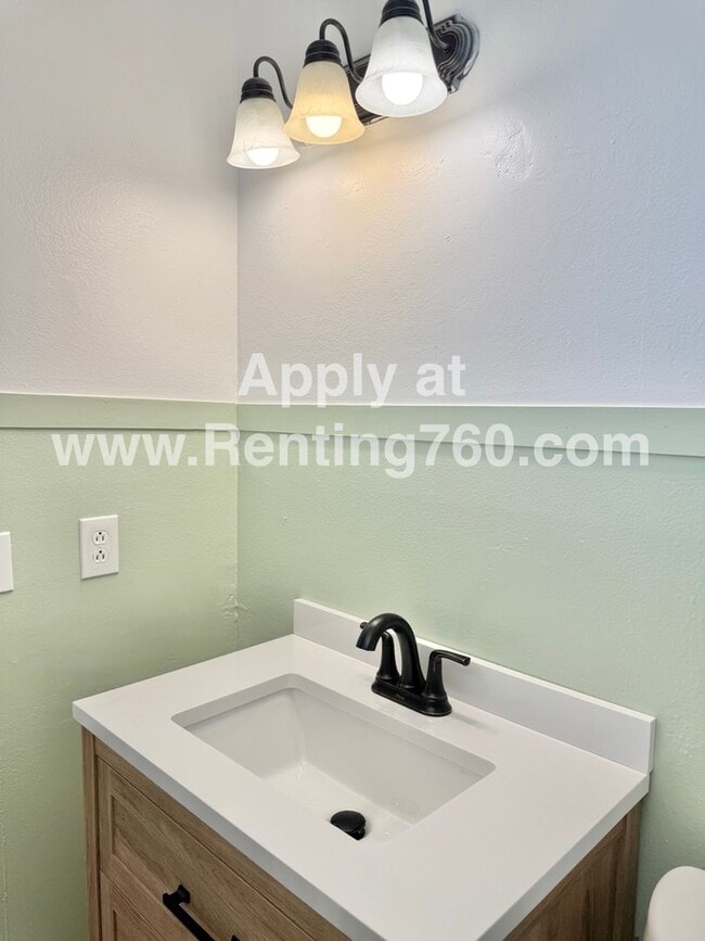 Building Photo - 3 Bed 2 Bath Home Near Military Base!