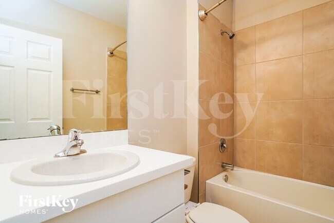 Building Photo - 349 NE 30th Terrace