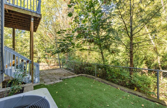 Building Photo - Spacious 5-Bedroom Retreat with Private Gr...