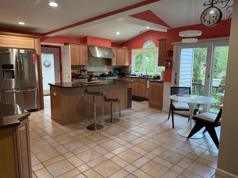 Building Photo - 8715 Shadowlake Way