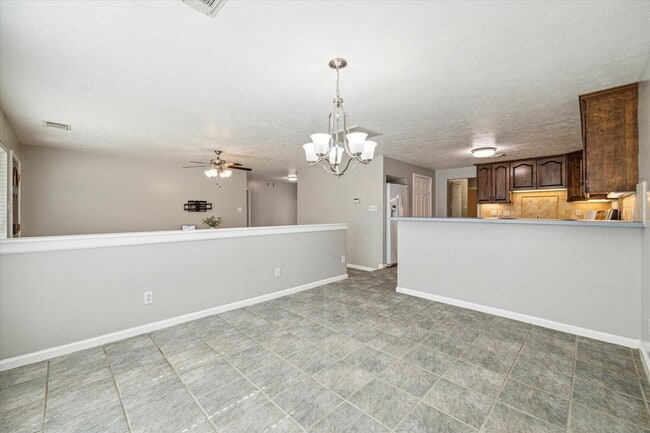 Building Photo - 3613 Lazy Spring Dr