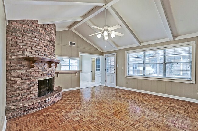 Building Photo - 1070 Curtin St