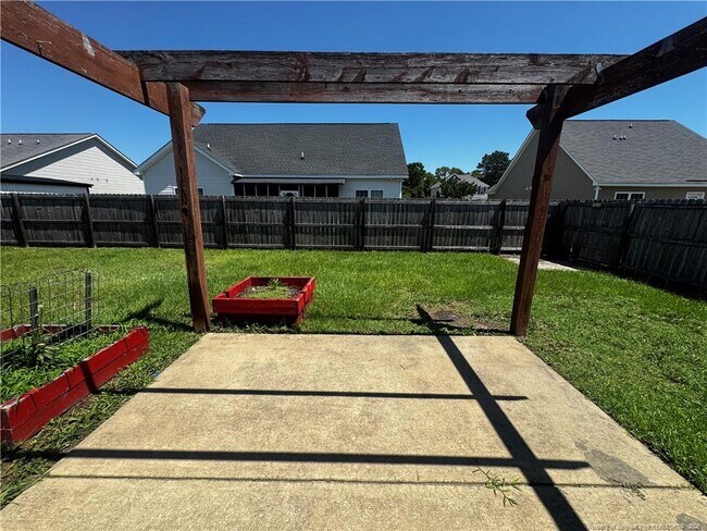 Building Photo - 2118 Queen Elizabeth Ln