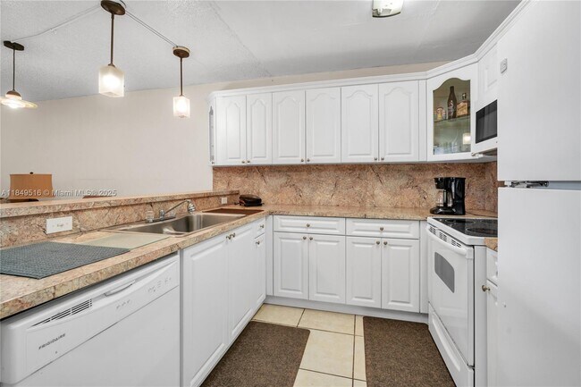 Building Photo - 10400 SW 108th Ave