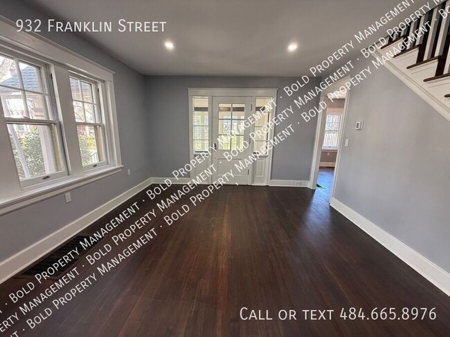 Building Photo - 932 Franklin St