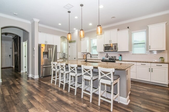 Building Photo - 8114 Champions Forest Way