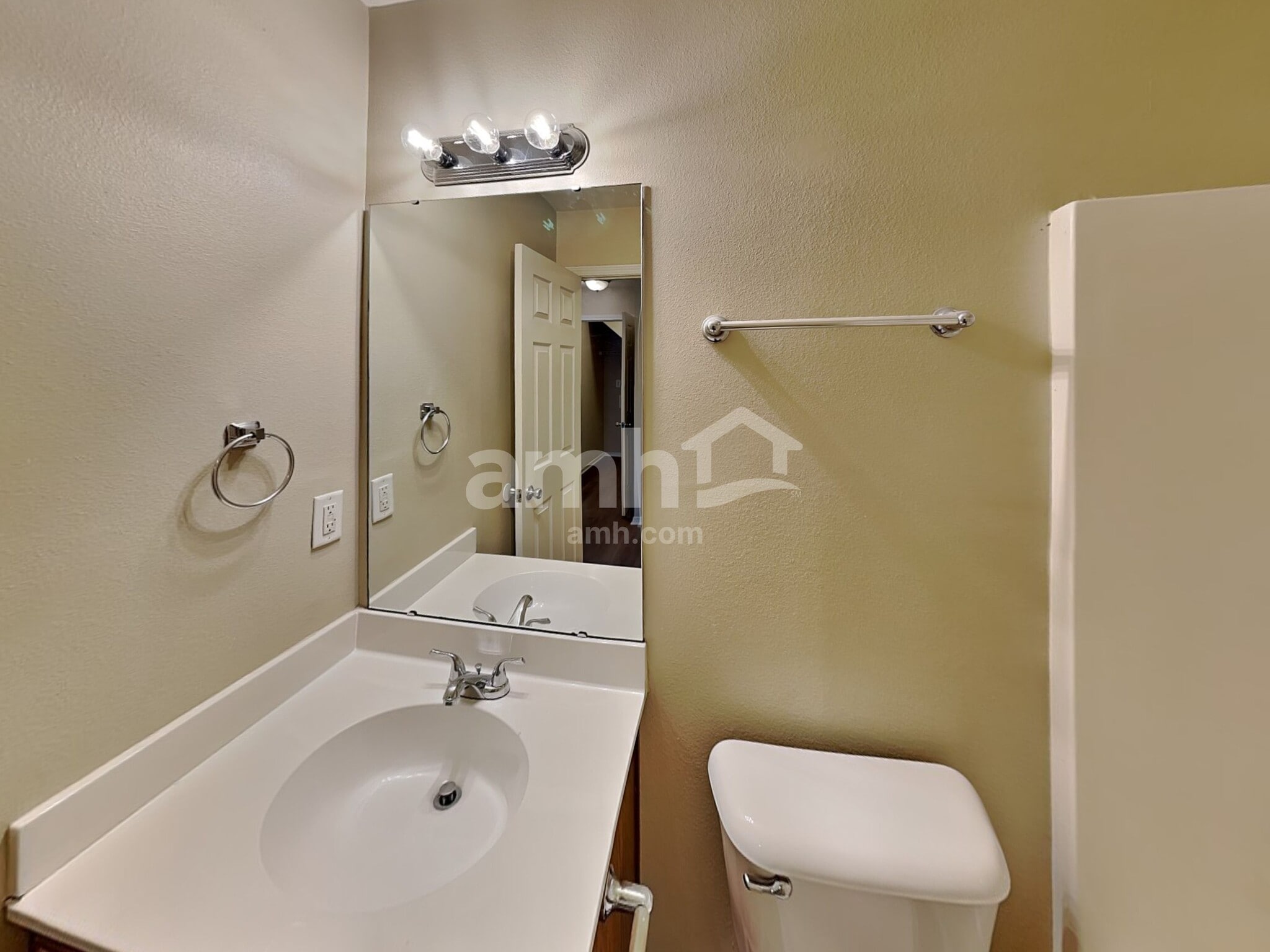 Building Photo - 10916 Thousand Oaks Dr
