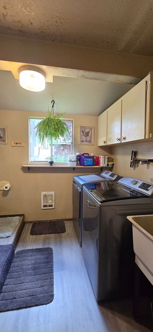Building Photo - Room for rent with private entrance