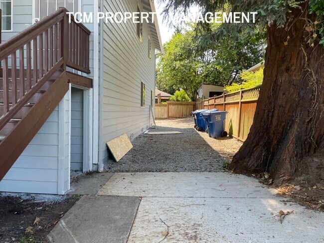 Building Photo - 4213 5th Ave NE