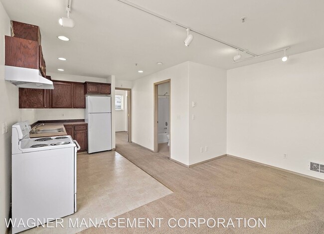 Building Photo - 801 23rd Ave S