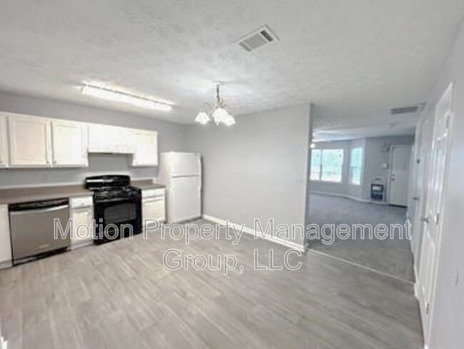 Building Photo - 5556 Pineridge Ct