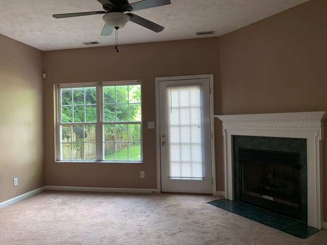 Building Photo - 907 Clarendon St~Haymount