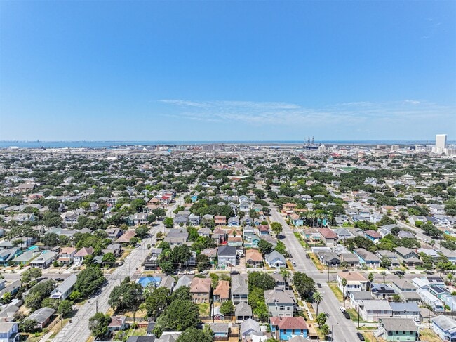 Building Photo - 3007 Avenue Q