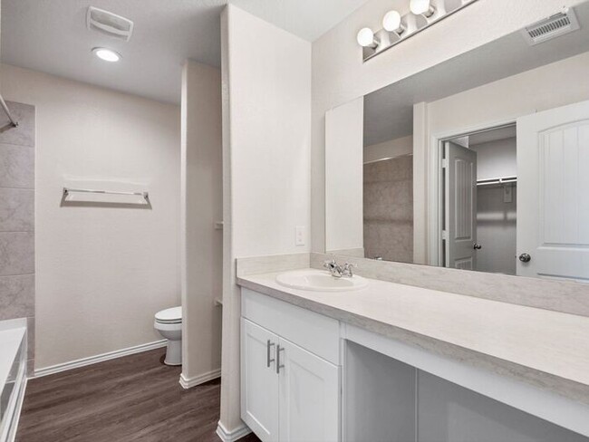 Building Photo - Valentine's Day Promotion! Three Bedroom |...