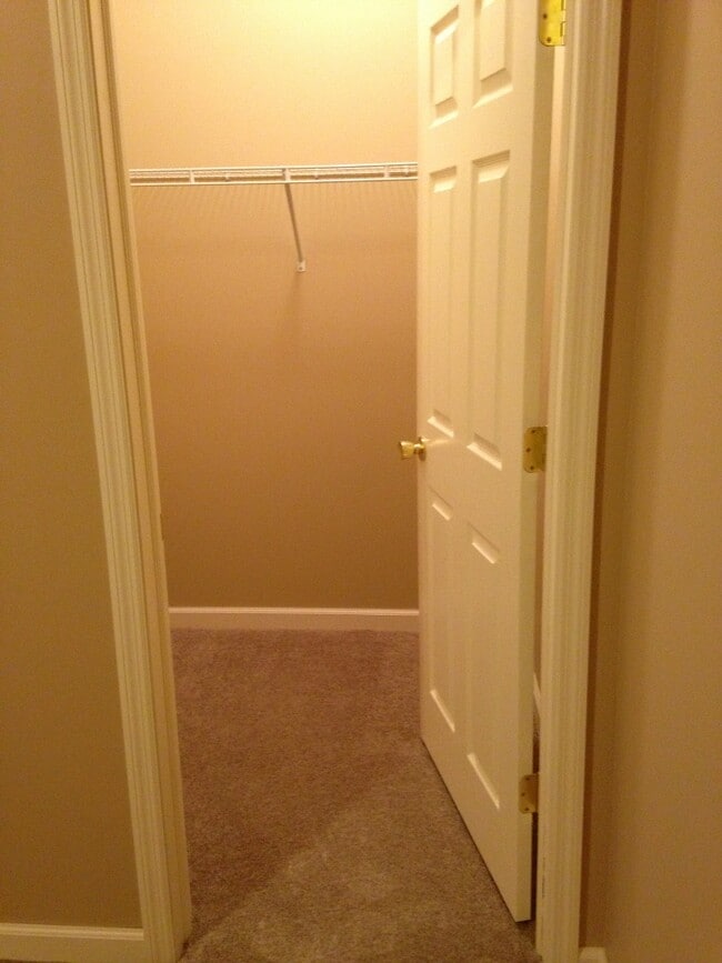 Building Photo - 494 Mill St