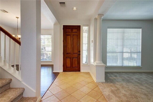 Building Photo - 1549 Homewood Cir