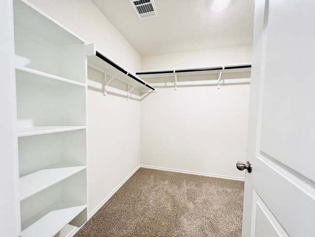 Building Photo - Modern 1-Story Home with Open Floor Plan & Spacious Backyard