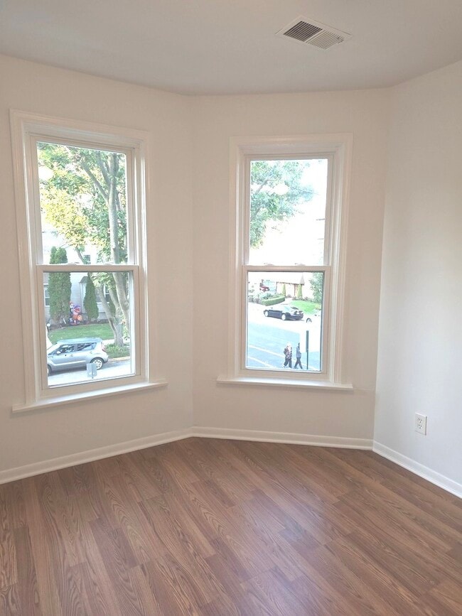 Building Photo - 1397 Brown St