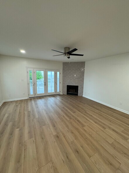 Building Photo - 4485 Ocean View Ave