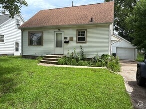 Building Photo - 3 bedroom 1 bathroom single family home