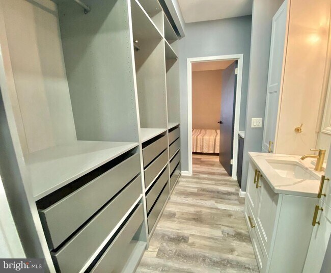 Building Photo - 3101 S Manchester St