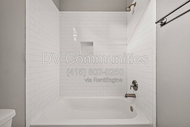 Building Photo - 1204 3rd St