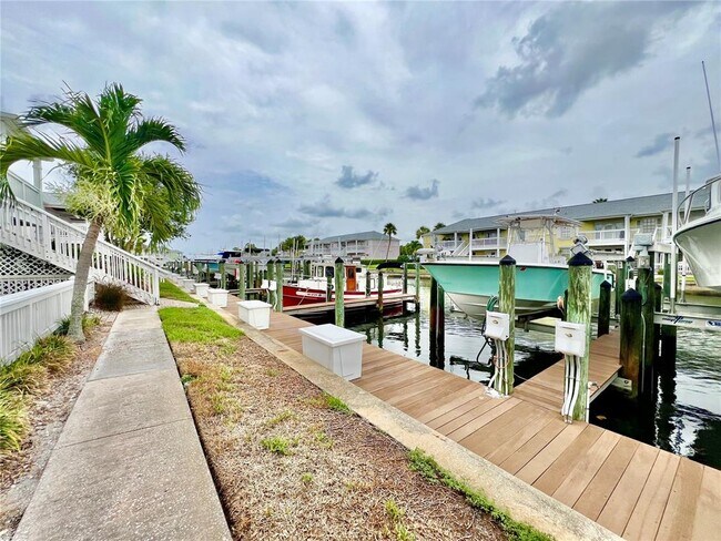 Building Photo - 5111 Coquina Key Dr SE