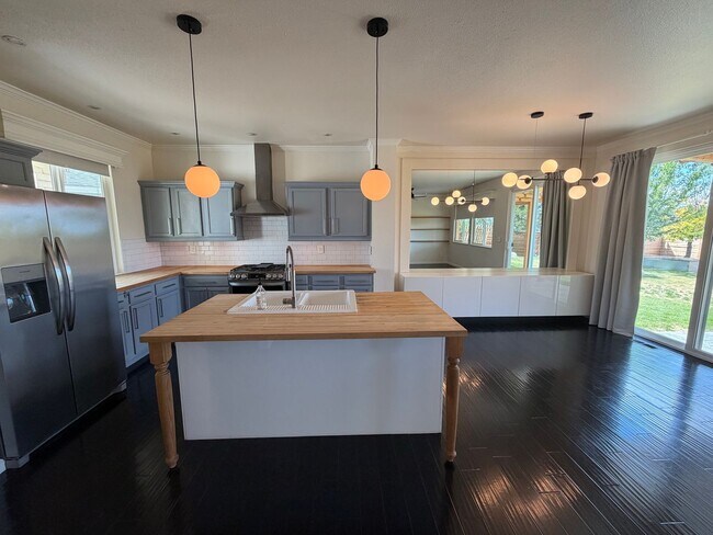 Building Photo - Beautiful Home in Stead!