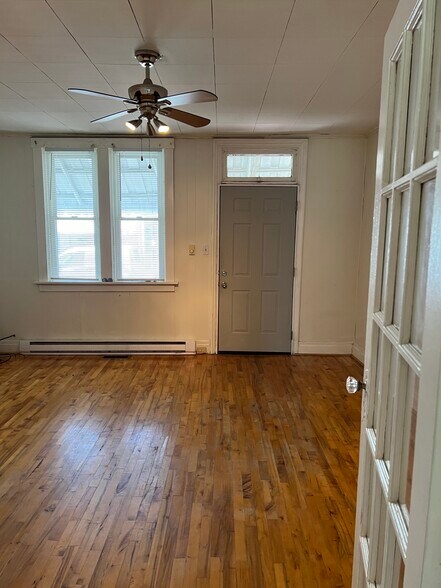 Living Room - 4924 Hatfield St