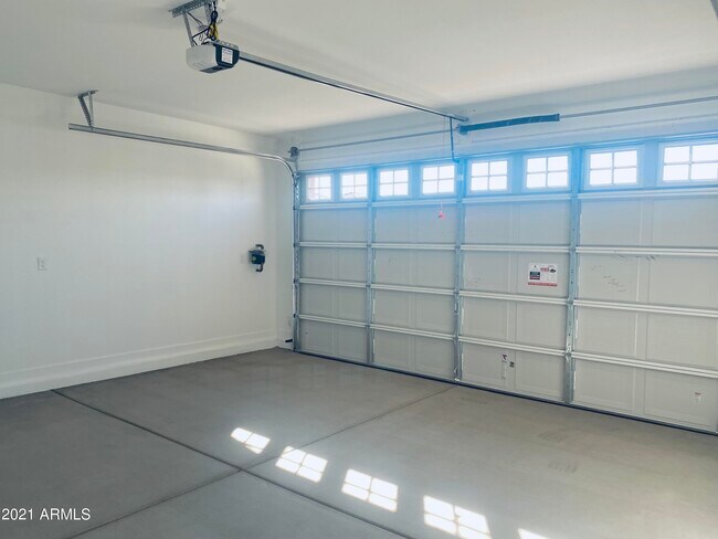 Building Photo - 3729 S 64th Dr