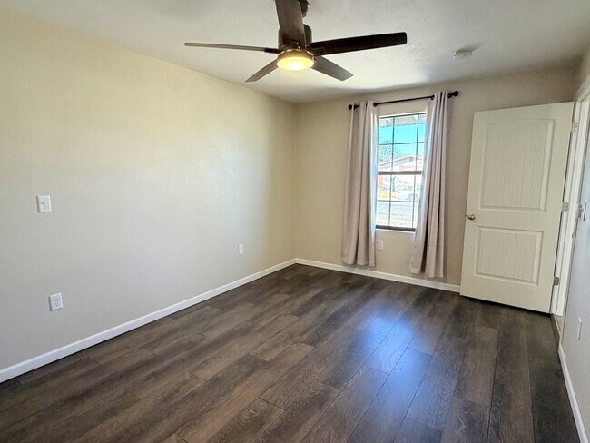 Building Photo - 2434 Beechwood St