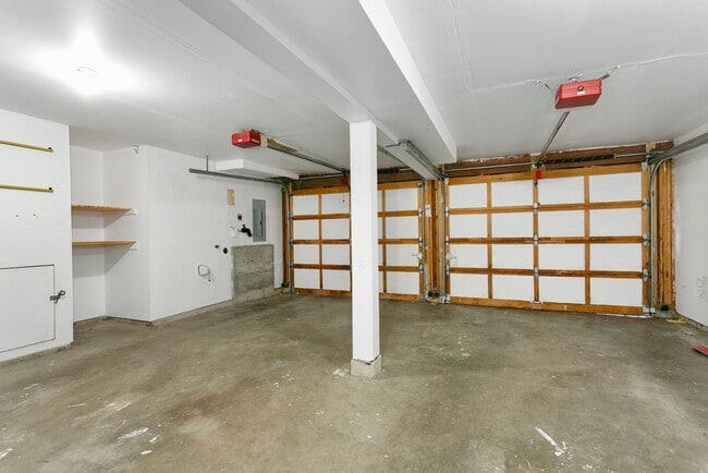 Building Photo - 2bd 2ba luxury duplex