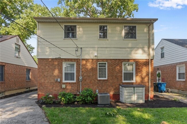 Building Photo - 602 Huntmere Dr