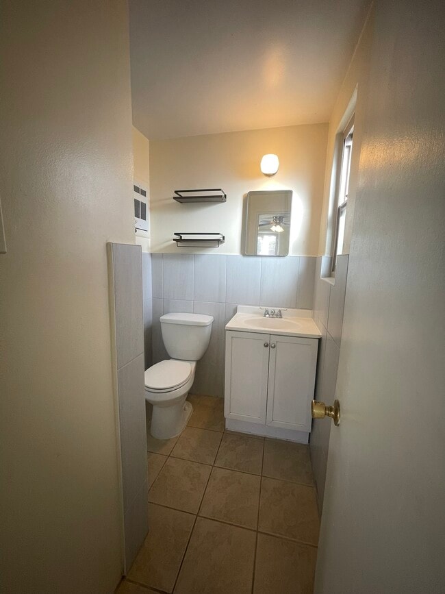 Building Photo - 3112 Colorado St NE