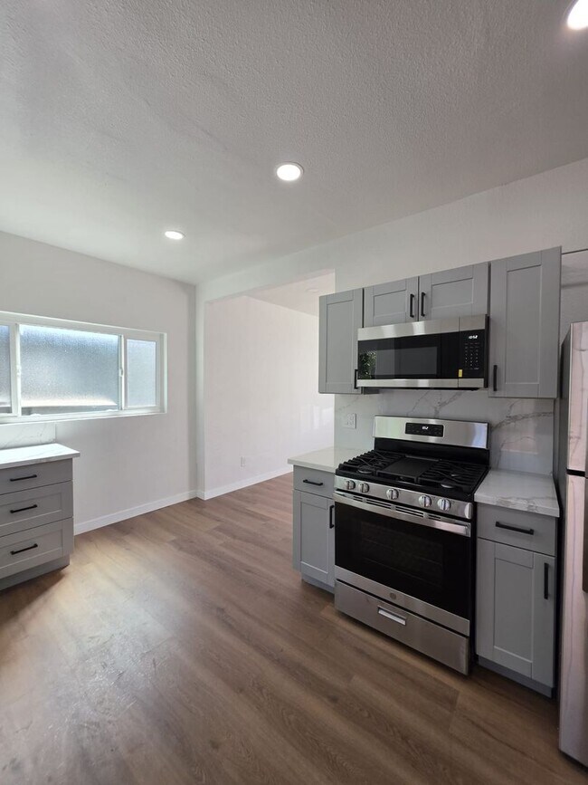 Building Photo - 3260-64 Steel Steet