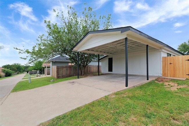 Building Photo - 5729 Pinon Vista Dr
