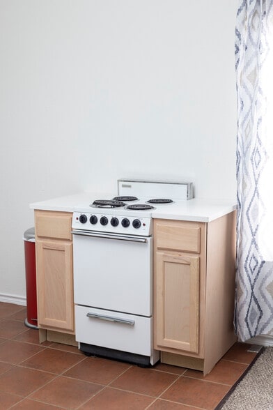 Building Photo - 102 Lovera Blvd