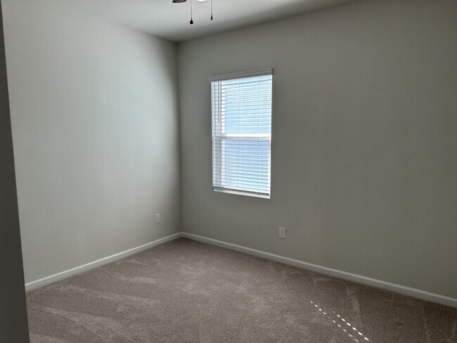 Building Photo - 964 Longleaf Dr