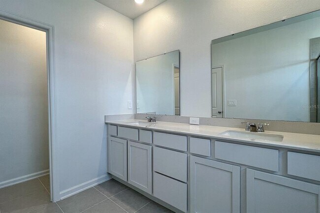 Building Photo - 2607 Skyline Lp