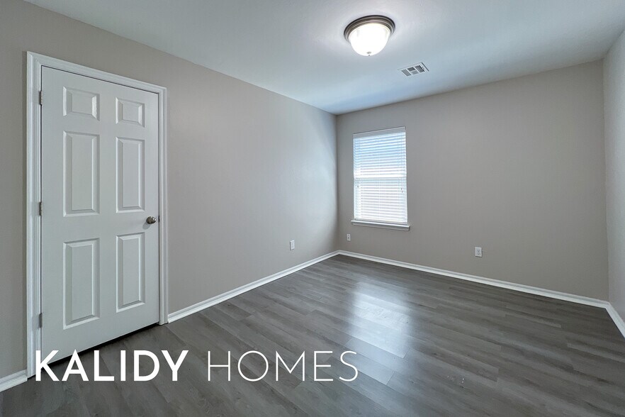 Building Photo - 2928 Cider Mill Ln