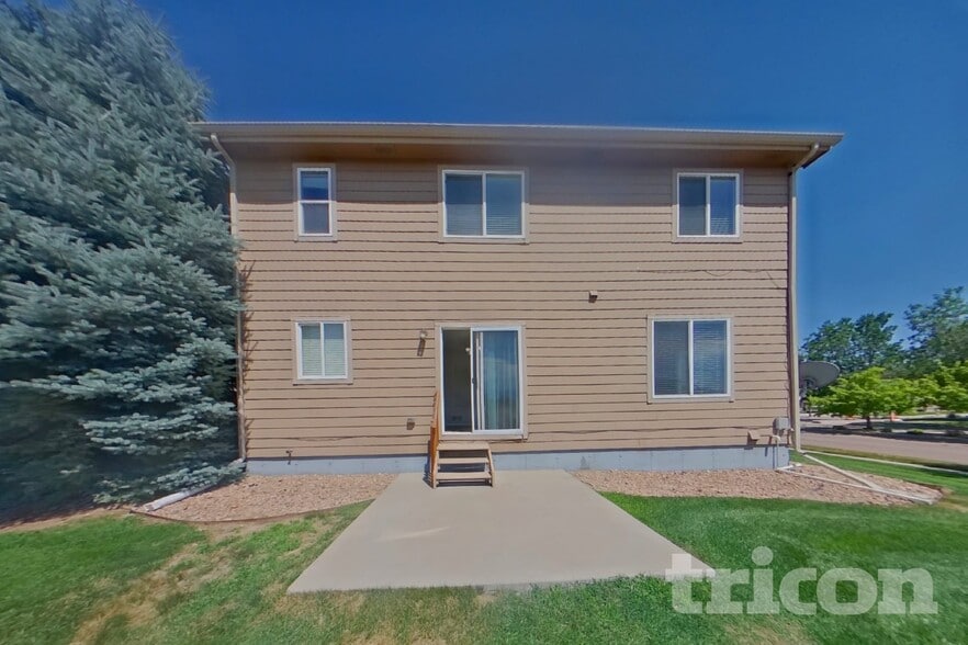 Building Photo - 2728 Sierra Springs Dr
